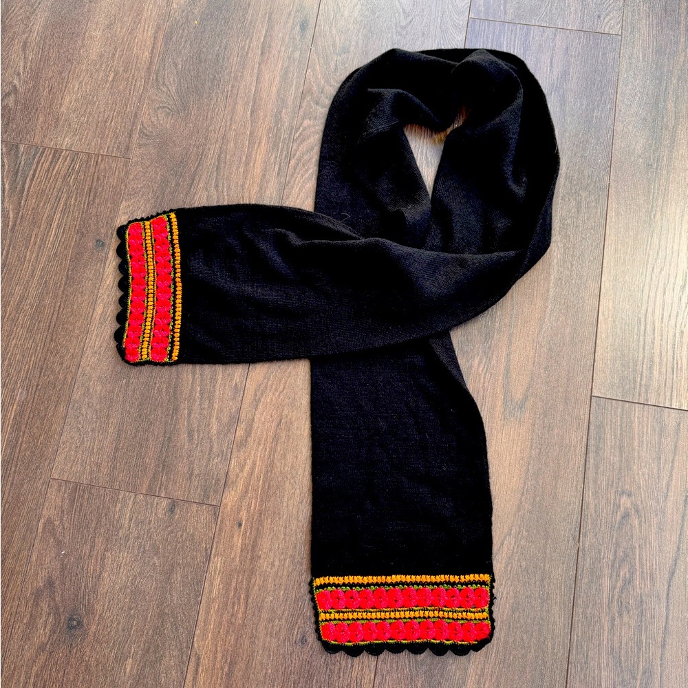 Wool and crochet scarf Made in Peru